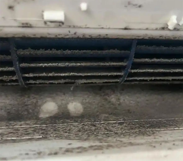 罗平空调吹的风有股烧焦味是怎么回事